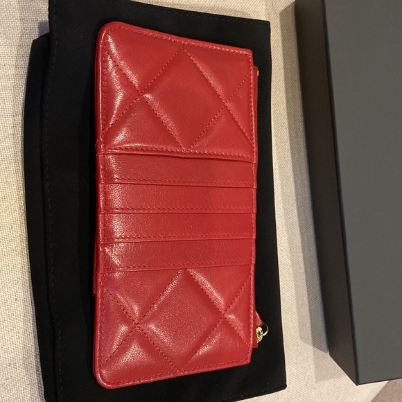 CHANEL phone and card holder - Picture 9 of 12